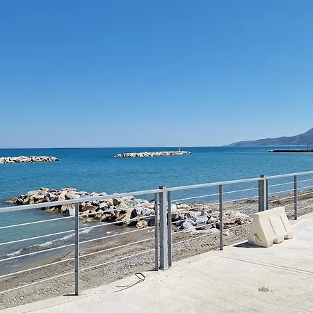 Seaside Platana Kimis Evoia شقة